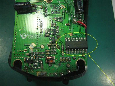 図3:モトローラ製MC3361(基板裏) <click>→図4:二枚下ろし(分解状態)