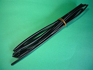 図1:買って来た熱収縮チューブ <click>→図2:5cmと10cmに切った