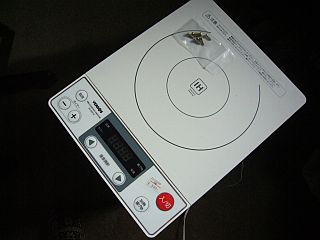 図1:IHの外観 <click>→図2:電磁誘導コイル